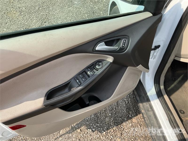 Ford Focus SE Automobile سيارات