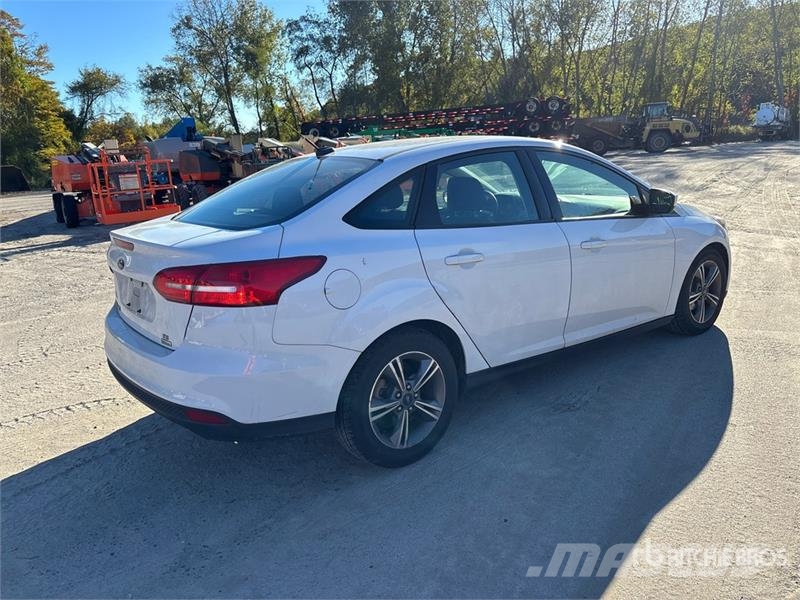 Ford Focus SE Automobile Cars