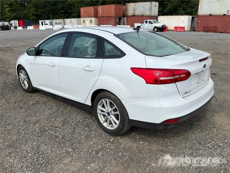 Ford Focus SE Automobile سيارات