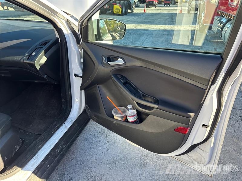 Ford Focus SE Automobile Cars