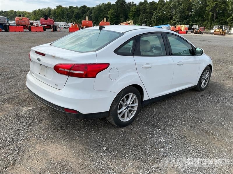 Ford Focus SE Automobile سيارات
