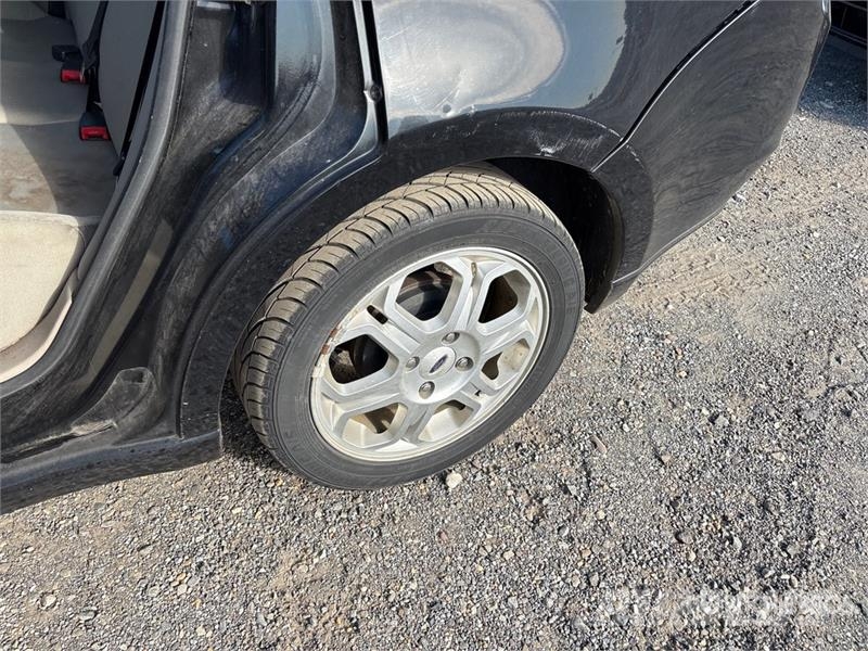 Ford Focus SES Automobile Коли
