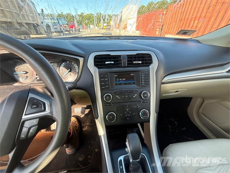 Ford Fusion SE Automobile Auto's