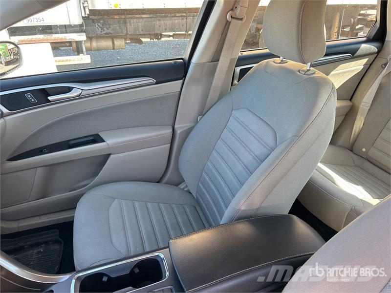 Ford Fusion SE Automobile Auto's