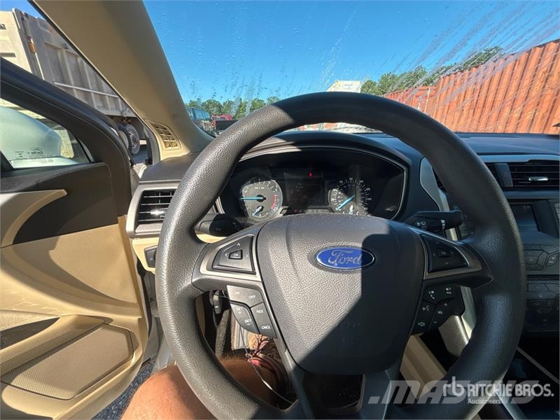 Ford Fusion SE Automobile Auto's