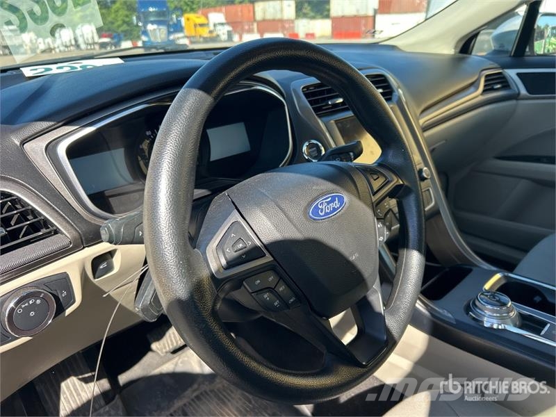 Ford Fusion SE Automobile Auto's