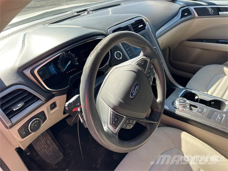 Ford Fusion SE Automobile Auto's