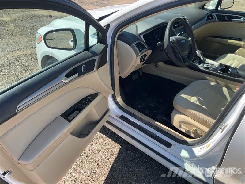Ford Fusion SE Automobile Auto's