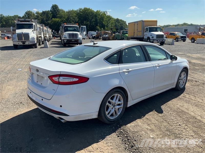 Ford Fusion SE Automobile Auto's