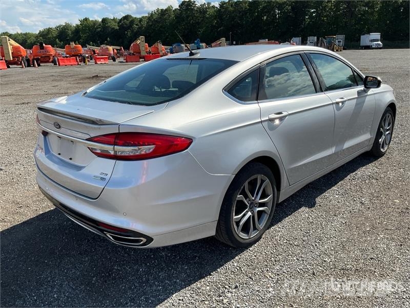 Ford Fusion SE Automobile Auto's