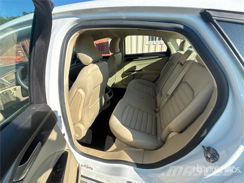 Ford Fusion SE Automobile Auto's