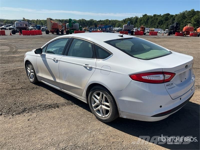 Ford Fusion SE Automobile Auto's