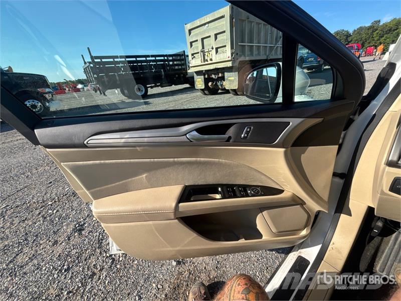 Ford Fusion SE Automobile Auto's