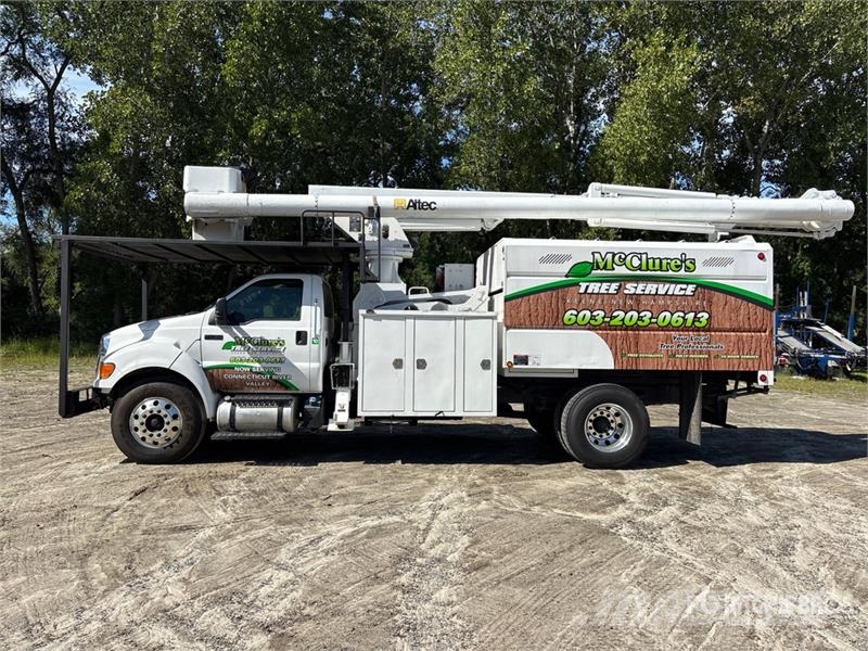 Ford LR760-E70 70 ft on Ford F-750 4x2 Forestry Chipper Truck mounted platforms
