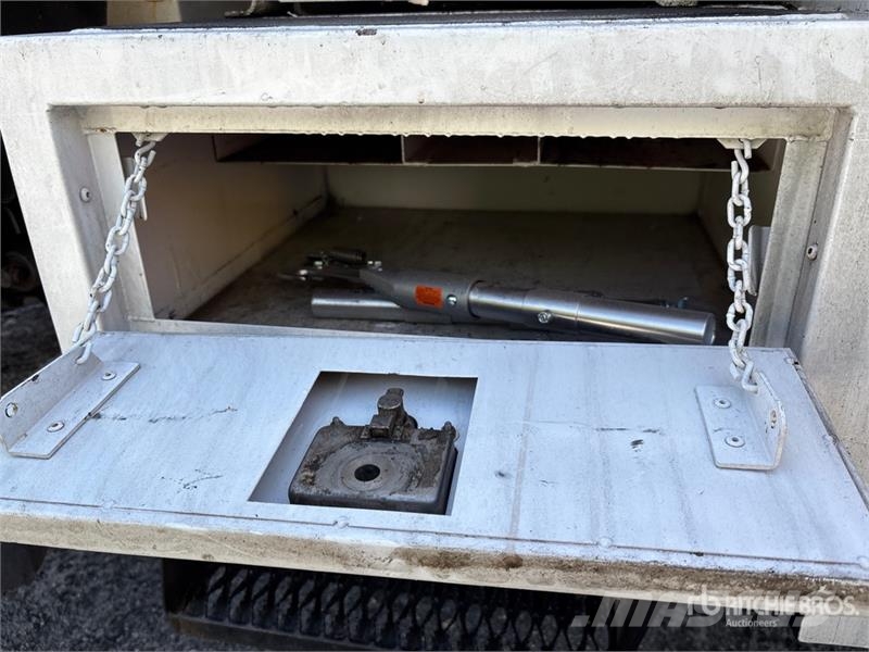 Ford LR760-E70 70 ft on Ford F-750 4x2 Forestry Chipper Truck mounted platforms