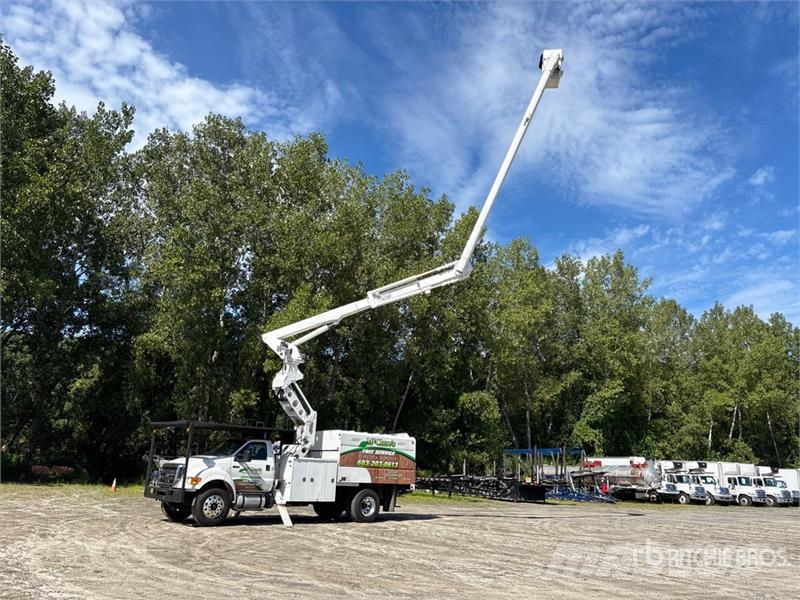 Ford LR760-E70 70 ft on Ford F-750 4x2 Forestry Chipper Truck mounted platforms