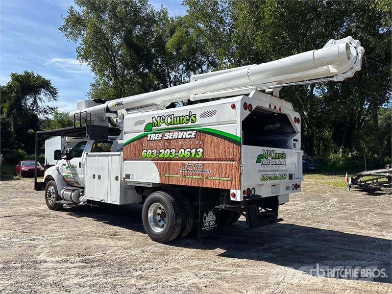 Ford LR760-E70 70 ft on Ford F-750 4x2 Forestry Chipper Truck mounted platforms