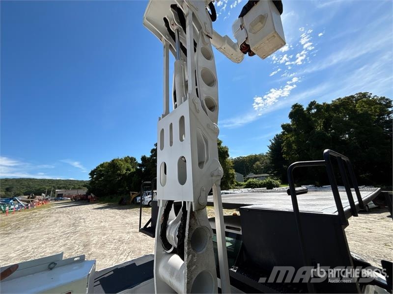 Ford LR760-E70 70 ft on Ford F-750 4x2 Forestry Chipper Truck mounted platforms