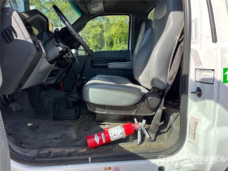 Ford LR760-E70 70 ft on Ford F-750 4x2 Forestry Chipper Truck mounted platforms