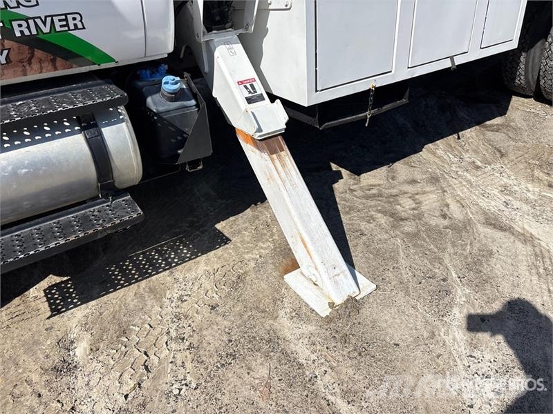 Ford LR760-E70 70 ft on Ford F-750 4x2 Forestry Chipper Truck mounted platforms