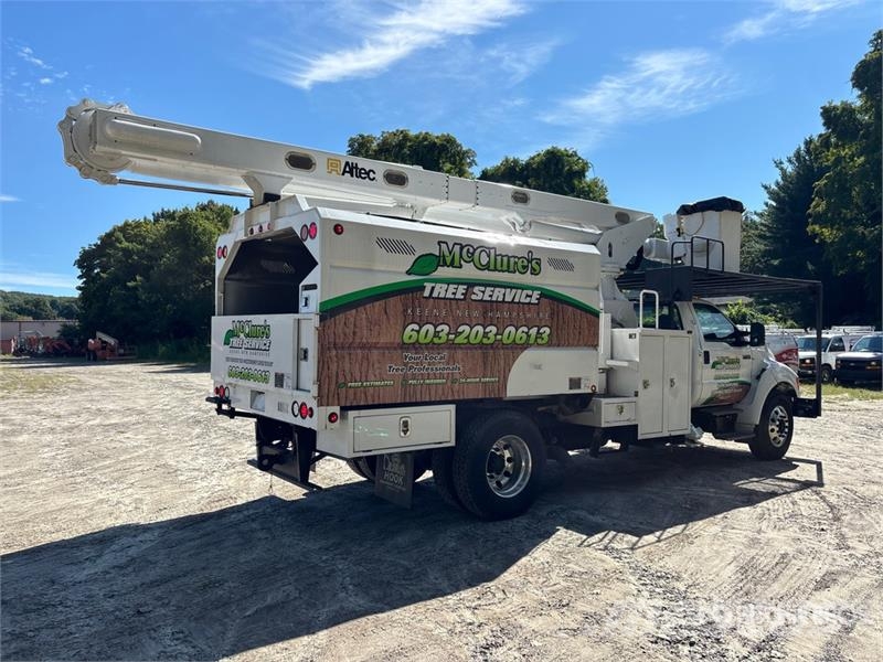 Ford LR760-E70 70 ft on Ford F-750 4x2 Forestry Chipper Truck mounted platforms
