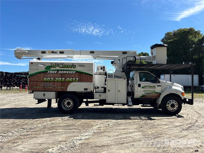 Ford LR760-E70 70 ft on Ford F-750 4x2 Forestry Chipper Truck mounted platforms