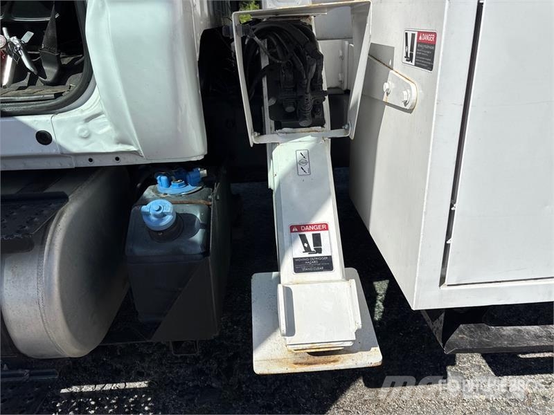 Ford LR760-E70 70 ft on Ford F-750 4x2 Forestry Chipper Truck mounted platforms