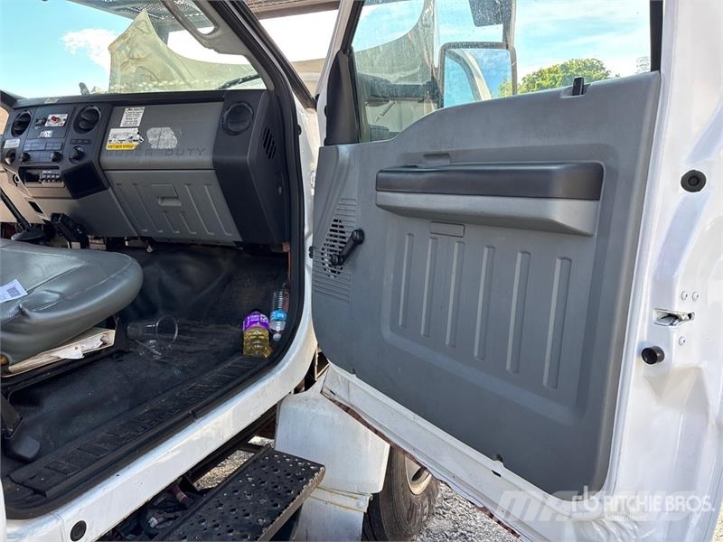 Ford LR760-E70 70 ft on Ford F-750 4x2 Forestry Chipper Truck mounted platforms