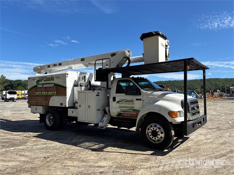 Ford LR760-E70 70 ft on Ford F-750 4x2 Forestry Chipper Truck mounted platforms