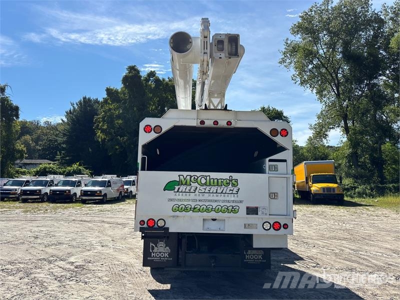 Ford LR760-E70 70 ft on Ford F-750 4x2 Forestry Chipper Truck mounted platforms