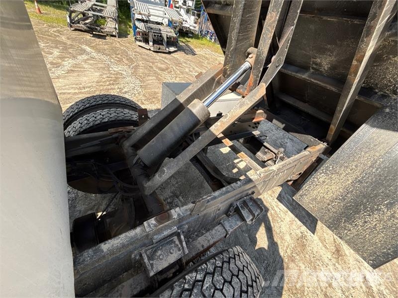 Ford LR760-E70 70 ft on Ford F-750 4x2 Forestry Chipper Truck mounted platforms