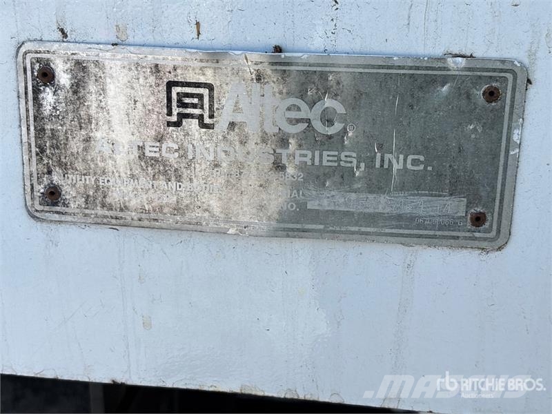 Ford LR760-E70 70 ft on Ford F-750 4x2 Forestry Chipper Truck mounted platforms