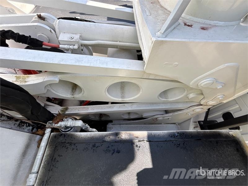 Ford LR760-E70 70 ft on Ford F-750 4x2 Forestry Chipper Truck mounted platforms