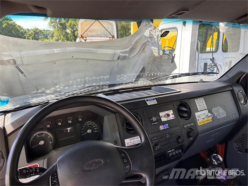 Ford LR760-E70 70 ft on Ford F-750 4x2 Forestry Chipper Truck mounted platforms