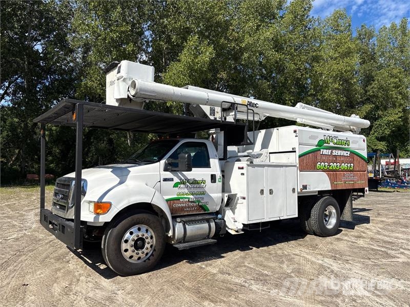 Ford LR760-E70 70 ft on Ford F-750 4x2 Forestry Chipper Truck mounted platforms