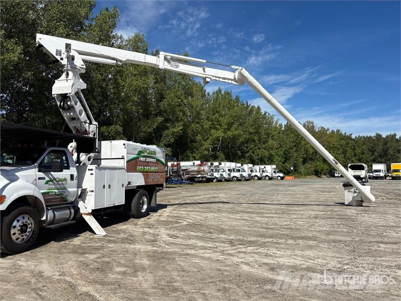 Ford LR760-E70 70 ft on Ford F-750 4x2 Forestry Chipper Truck mounted platforms