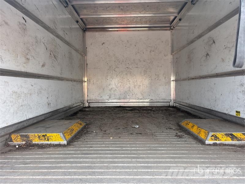 Ford T-350 4x2 Van Truck (Inoperable) Furgons