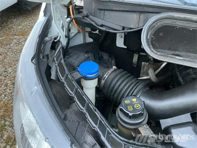 Ford Transit 150 Cargo Van Transporterek