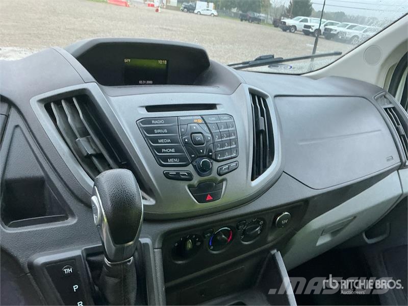 Ford Transit 150 Cargo Van Transporterek
