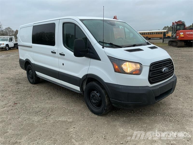 Ford Transit 150 Cargo Van Transporterek