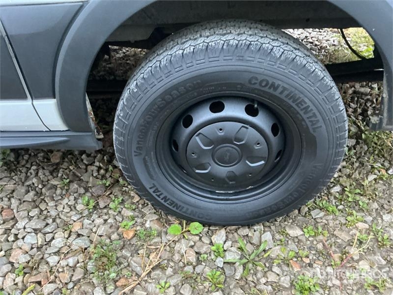 Ford Transit 150 Cargo Van Transporterek