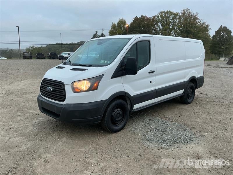 Ford Transit 150 Cargo Van Transporterek