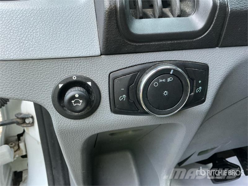Ford Transit 150 Cargo Van Transporterek
