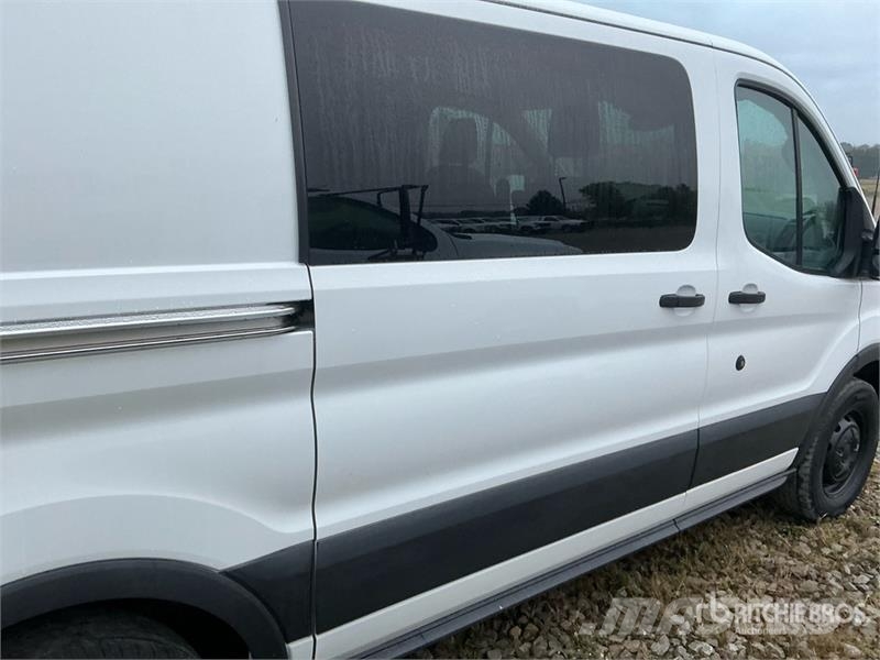 Ford Transit 150 Cargo Van Transporterek