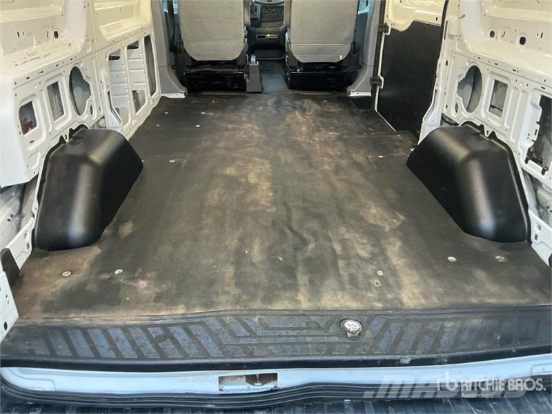 Ford Transit 150 Cargo Van Transporterek