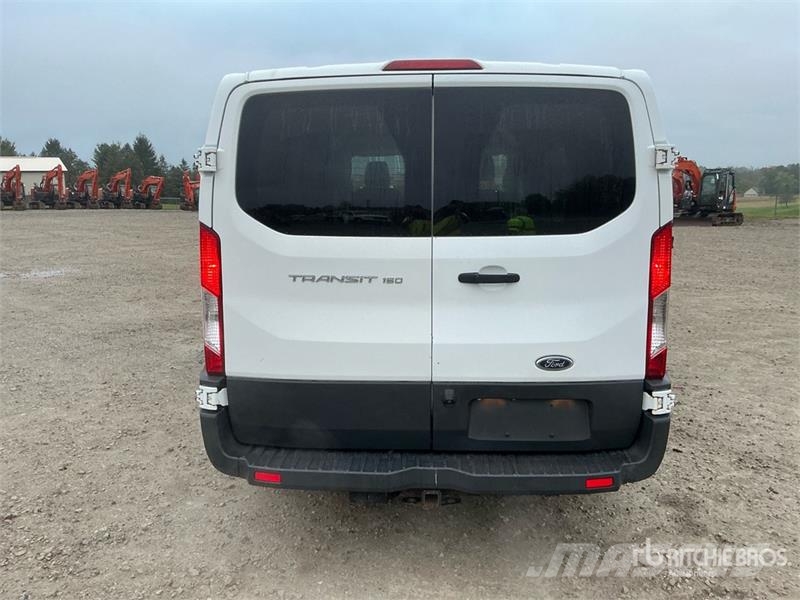 Ford Transit 150 Cargo Van Transporterek