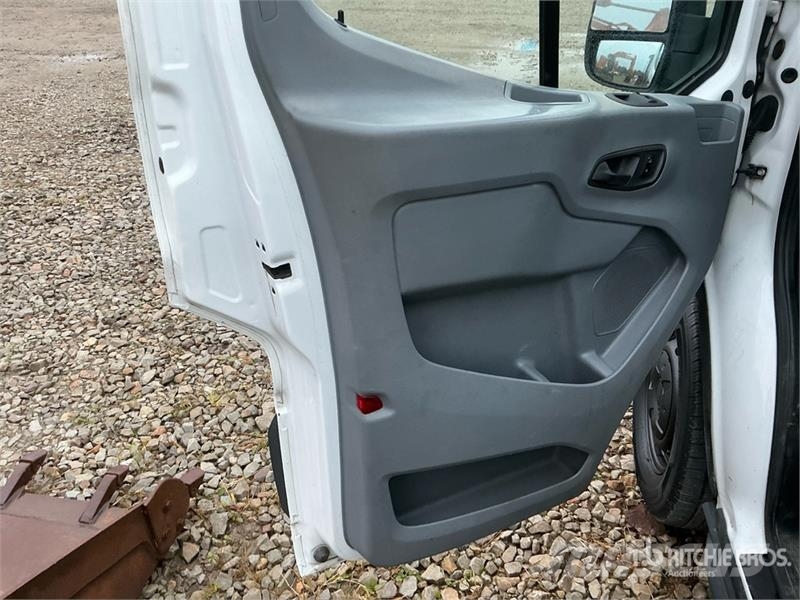 Ford Transit 150 Cargo Van Transporterek