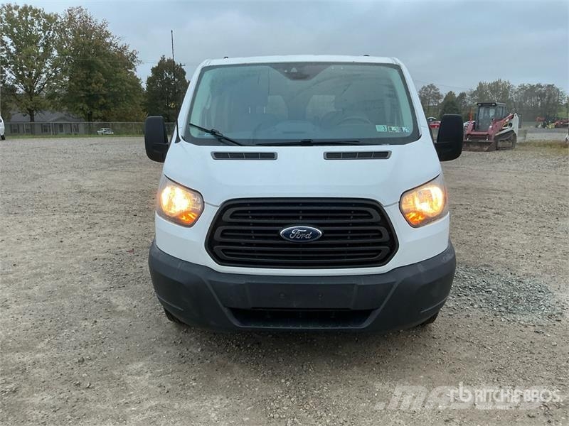 Ford Transit 150 Cargo Van Transporterek