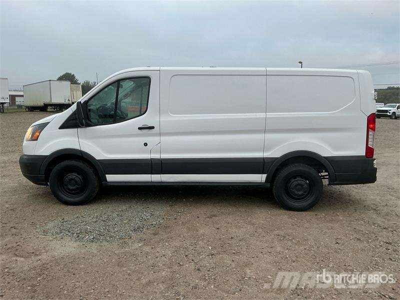 Ford Transit 150 Cargo Van Transporterek