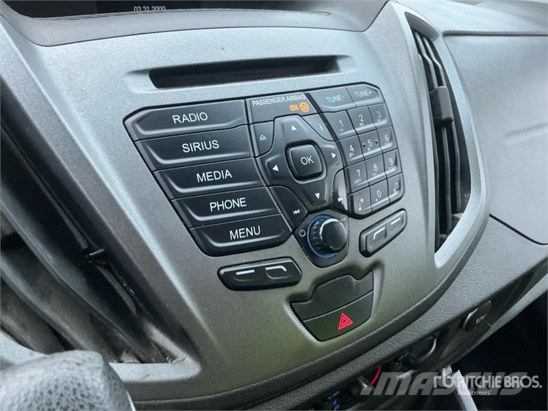 Ford Transit 150 Cargo Van Transporterek